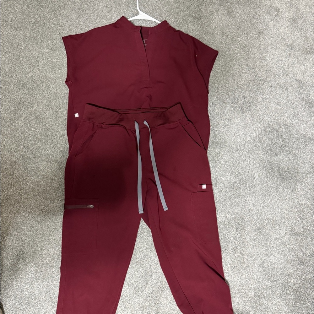 FIGS Burgundy Scrub Set